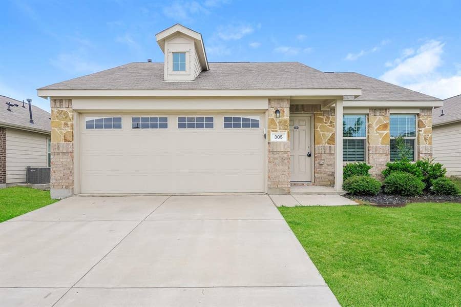 Property photo for 305 Anvil Drive, Fort Worth, TX