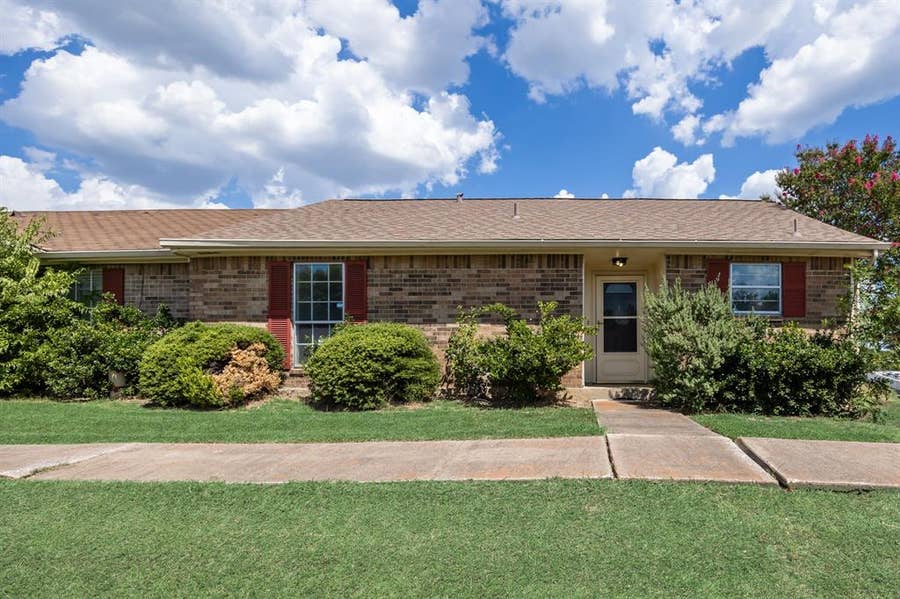 Property photo for 1 E Mountain Lane, #33, Grand Prairie, TX