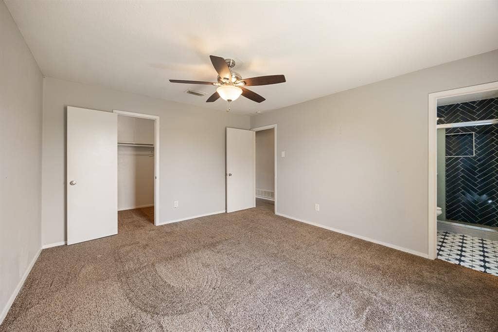 1 E Mountain Lane, #33, Grand Prairie, TX 75052 Neutral-toned room with carpeted flooring
