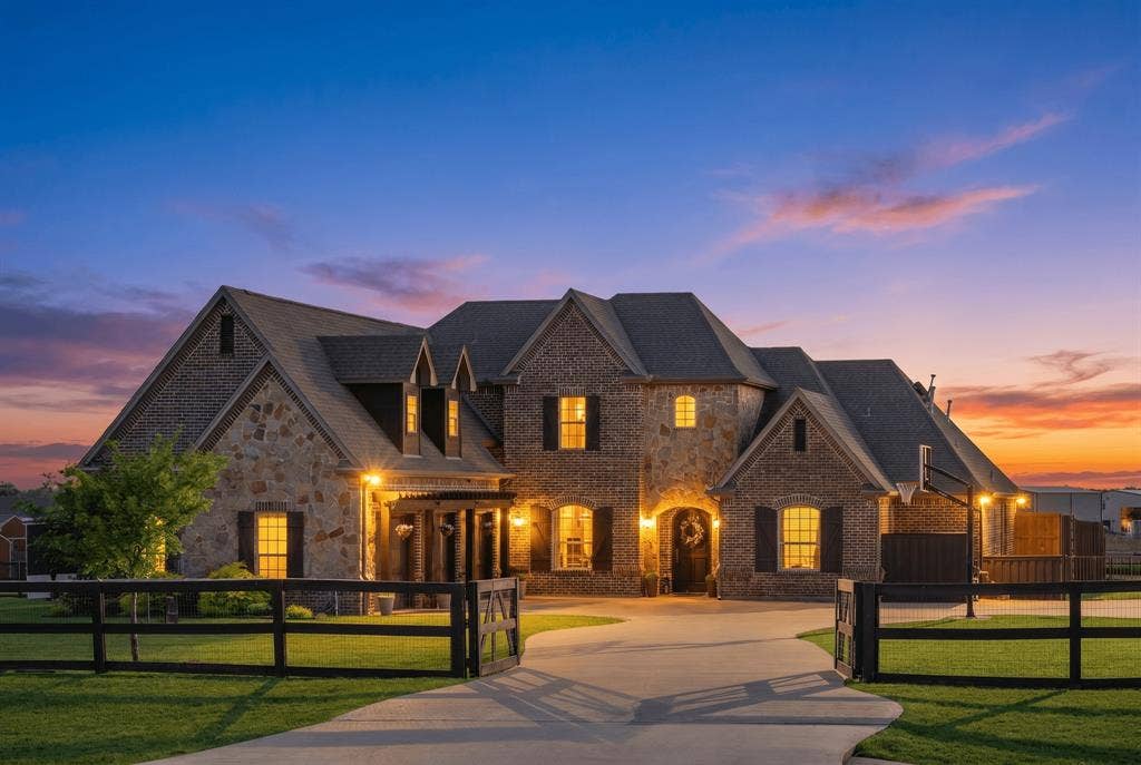 6224 Meadowlands Drive, Krum, TX 76249 6224 Meadowlands Drive, Krum, TX 76249