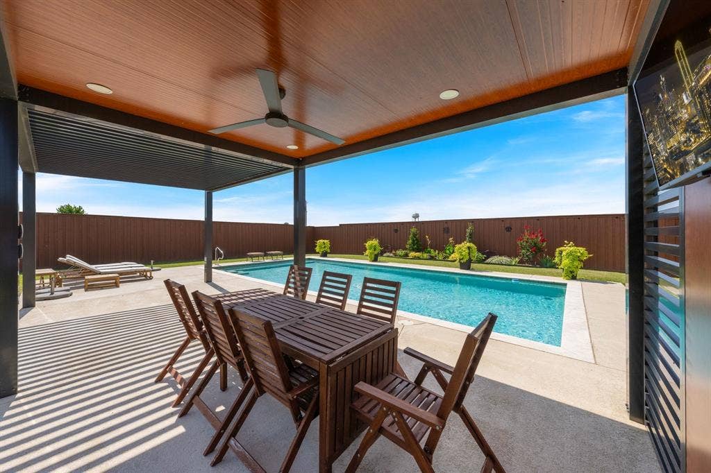6224 Meadowlands Drive, Krum, TX 76249 6224 Meadowlands Drive, Krum, TX 76249