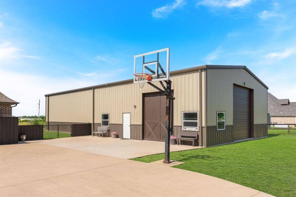 6224 Meadowlands Drive, Krum, TX 76249 6224 Meadowlands Drive, Krum, TX 76249