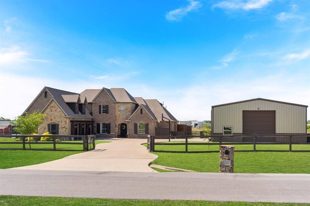 6224 Meadowlands Drive, Krum, TX 76249 6224 Meadowlands Drive, Krum, TX 76249