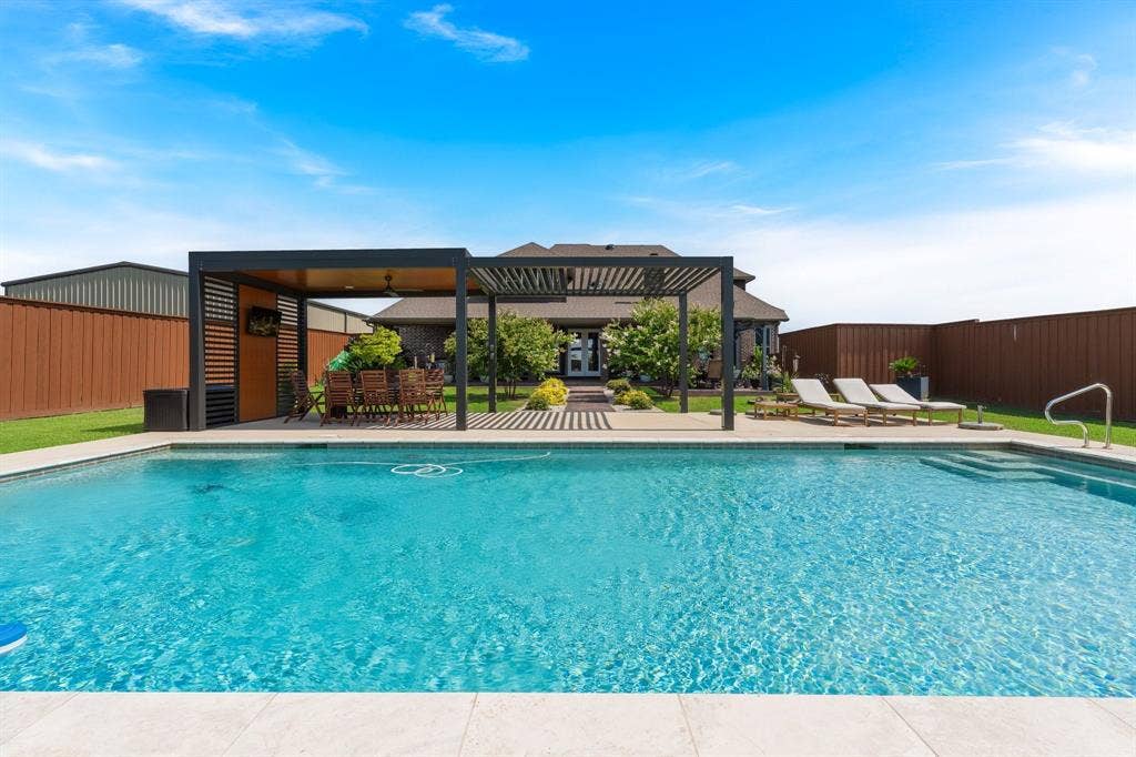 6224 Meadowlands Drive, Krum, TX 76249 6224 Meadowlands Drive, Krum, TX 76249