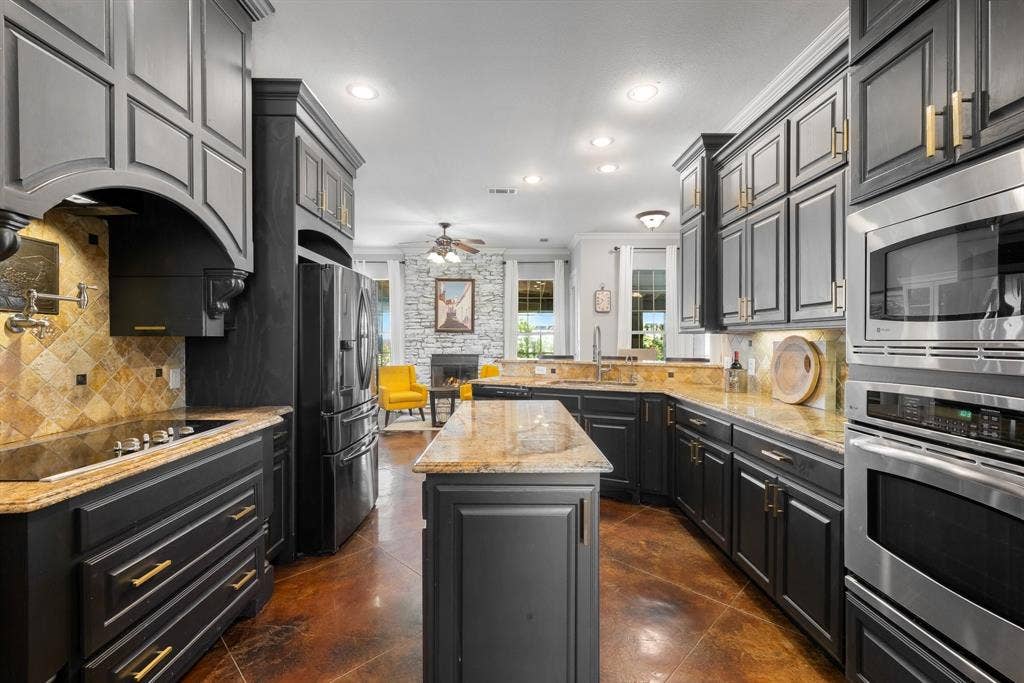 6224 Meadowlands Drive, Krum, TX 76249 6224 Meadowlands Drive, Krum, TX 76249