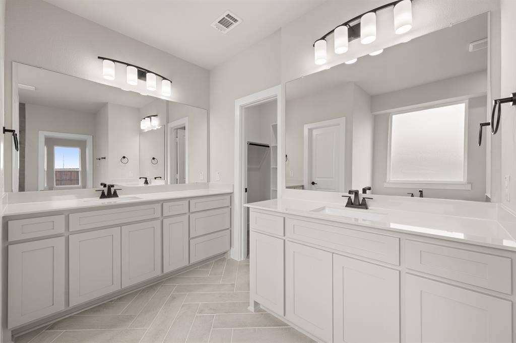 3731 Milwaukee- Primary Suite-4