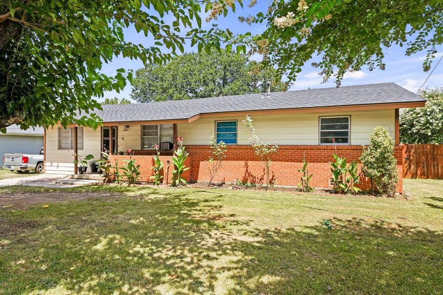 Property photo for 1100 N Church Street, Decatur, TX
