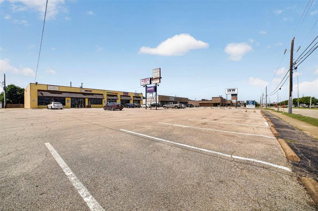 4018 W Camp Wisdom Road, Dallas, TX 75237 4018 W Camp Wisdom Road, Dallas, TX 75237