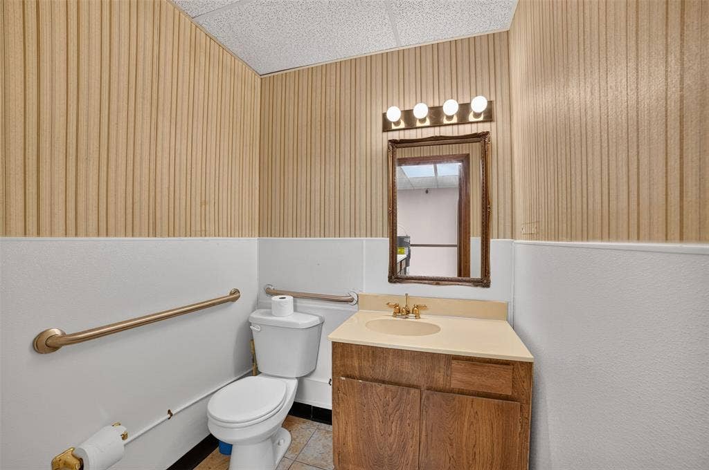 4018 W Camp Wisdom Road, Dallas, TX 75237 4018 W Camp Wisdom Road, Dallas, TX 75237