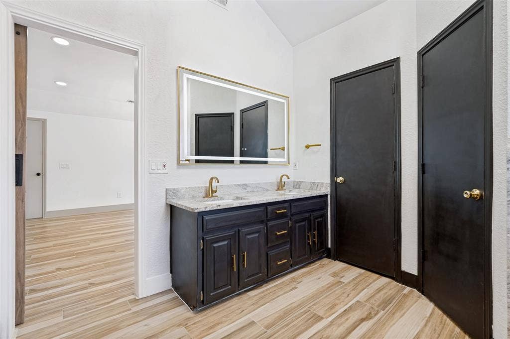 4316 Denver Drive, Plano, TX 75093 4316 Denver Drive, Plano, TX 75093