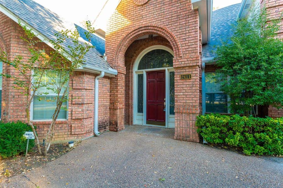 Property photo for 2411 Cross Timbers Trail, Arlington, TX