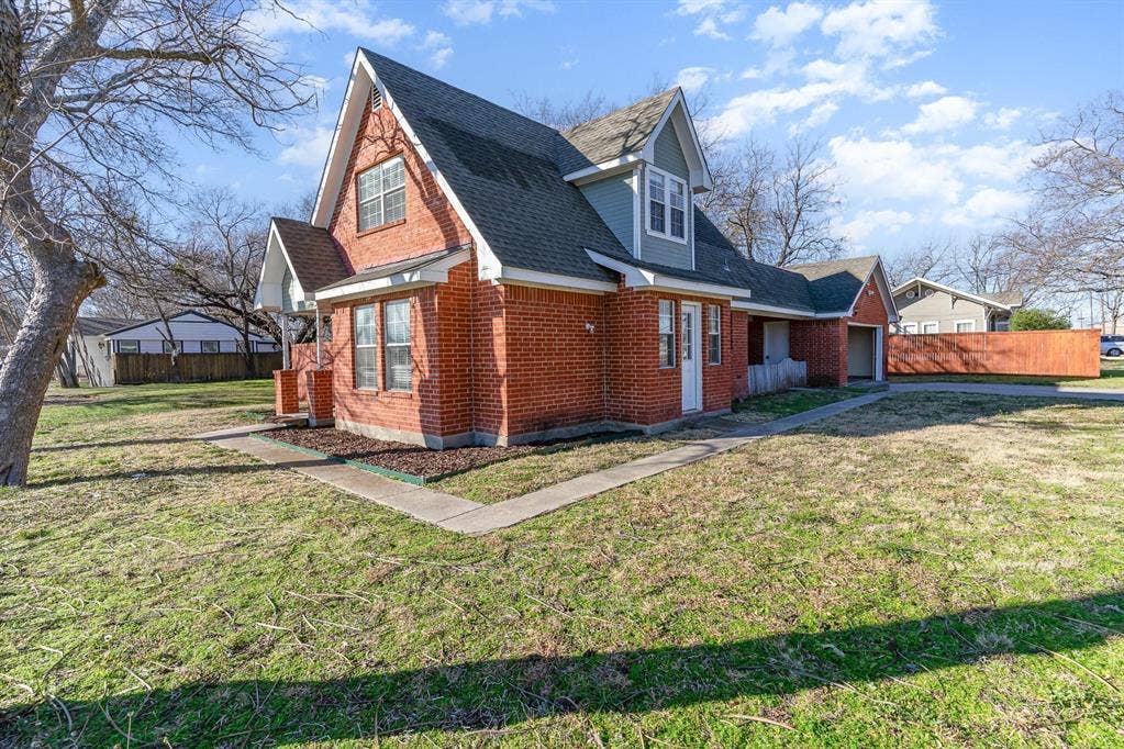 500 S Ballard Avenue, Wylie, TX 75098 Front Farmhouse Style