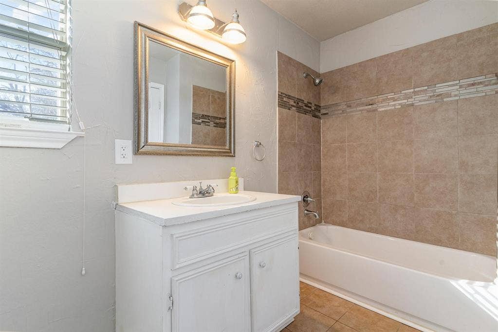 500 S Ballard Avenue, Wylie, TX 75098 Primary Bathroom
