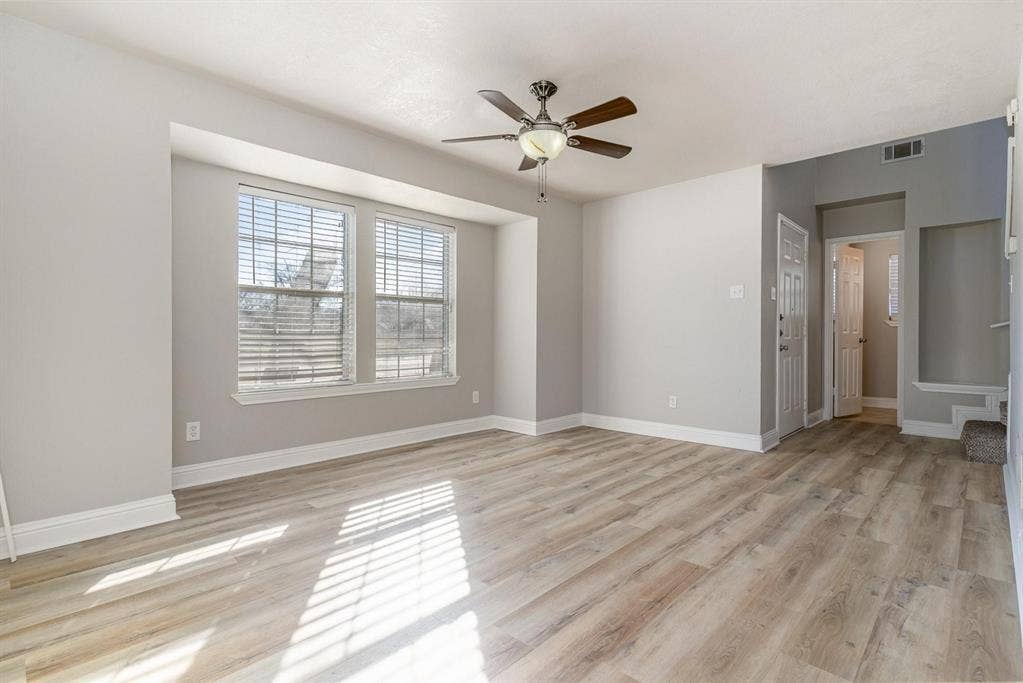 500 S Ballard Avenue, Wylie, TX 75098 Actual Living Room
