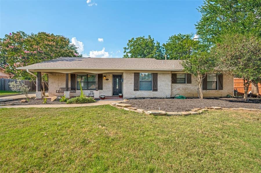 Property photo for 221 Linda Lane, Irving, TX