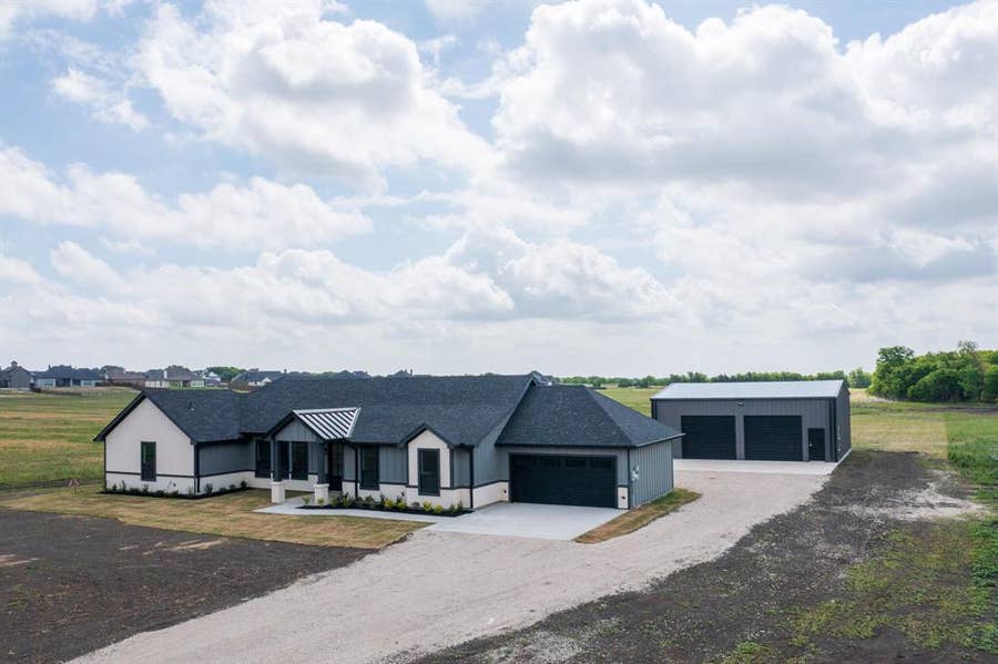 Property photo for 901 Old Maypearl Road, Waxahachie, TX