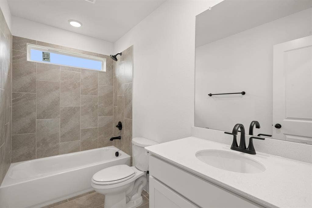 713 Durango Street, Midlothian, TX 76065 713 Durango- Bathroom-2