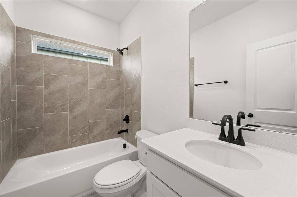 713 Durango Street, Midlothian, TX 76065 713 Durango- Bathroom-1