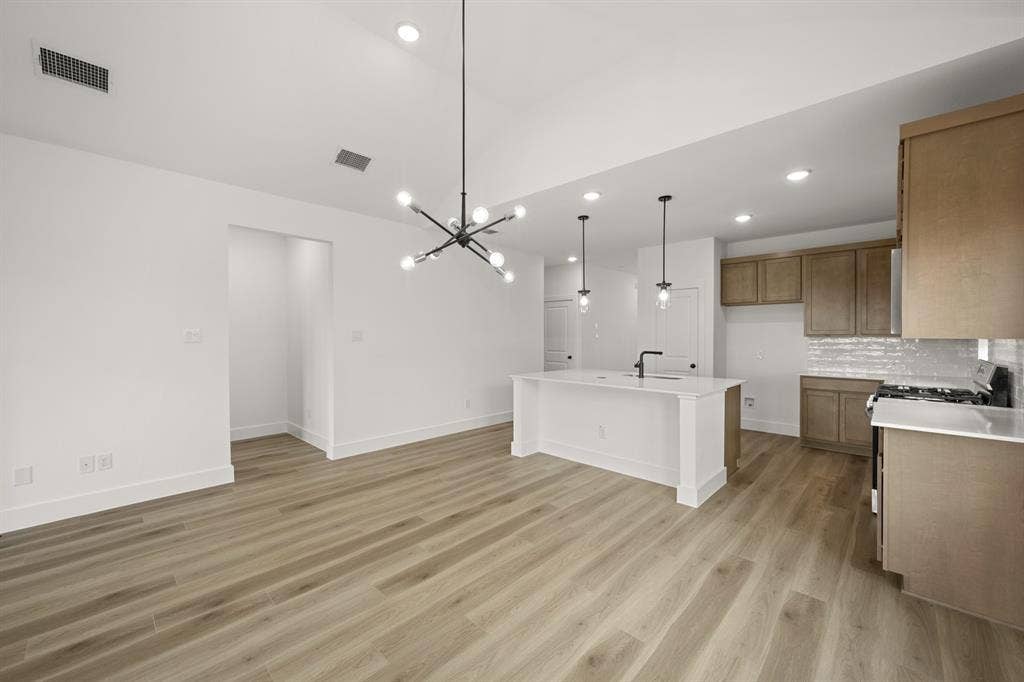 713 Durango Street, Midlothian, TX 76065 713 Durango- Kitchen-Dining-5