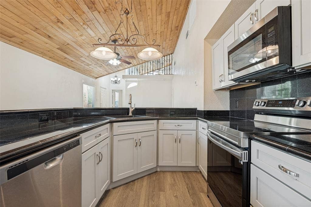 630 NW 11th Street, Grand Prairie, TX 75050 632
