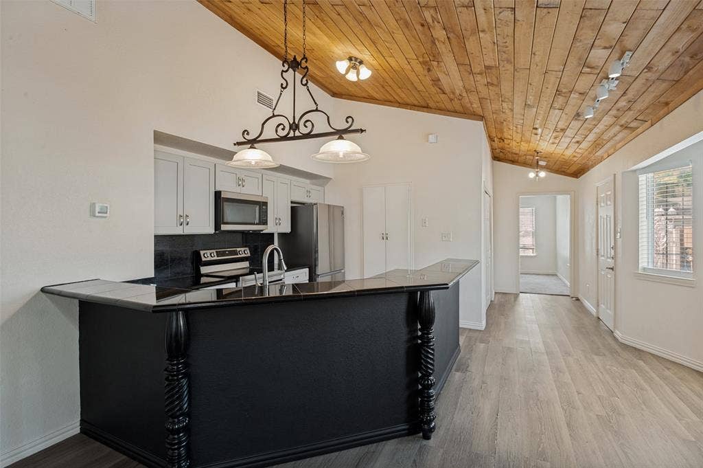 630 NW 11th Street, Grand Prairie, TX 75050 632