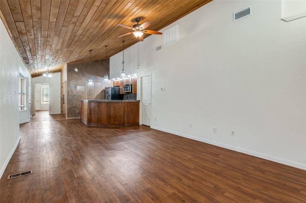 630 NW 11th Street, Grand Prairie, TX 75050 630