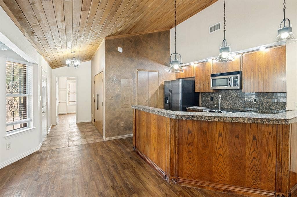 630 NW 11th Street, Grand Prairie, TX 75050 630