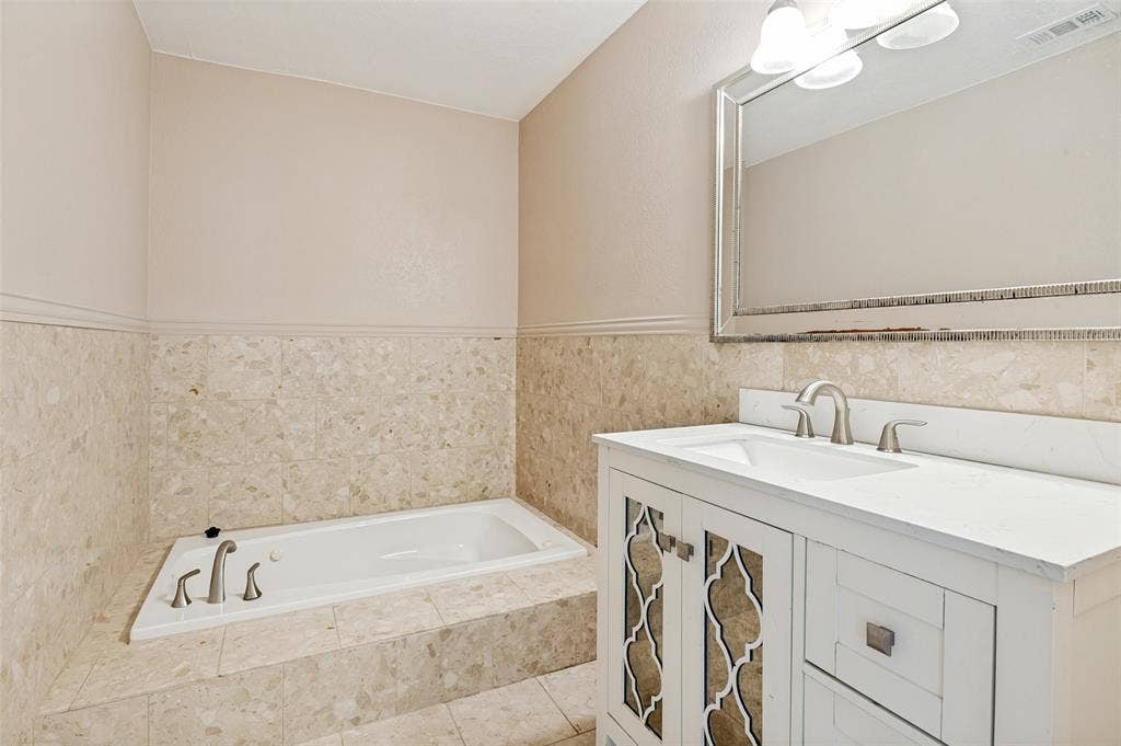 630 NW 11th Street, Grand Prairie, TX 75050 632