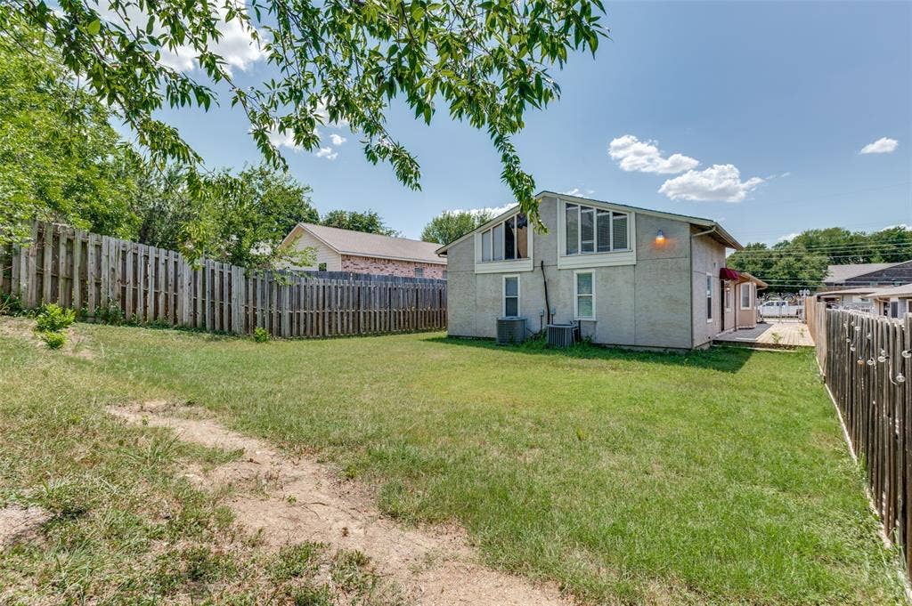 630 NW 11th Street, Grand Prairie, TX 75050 630 NW 11th Street, Grand Prairie, TX 75050