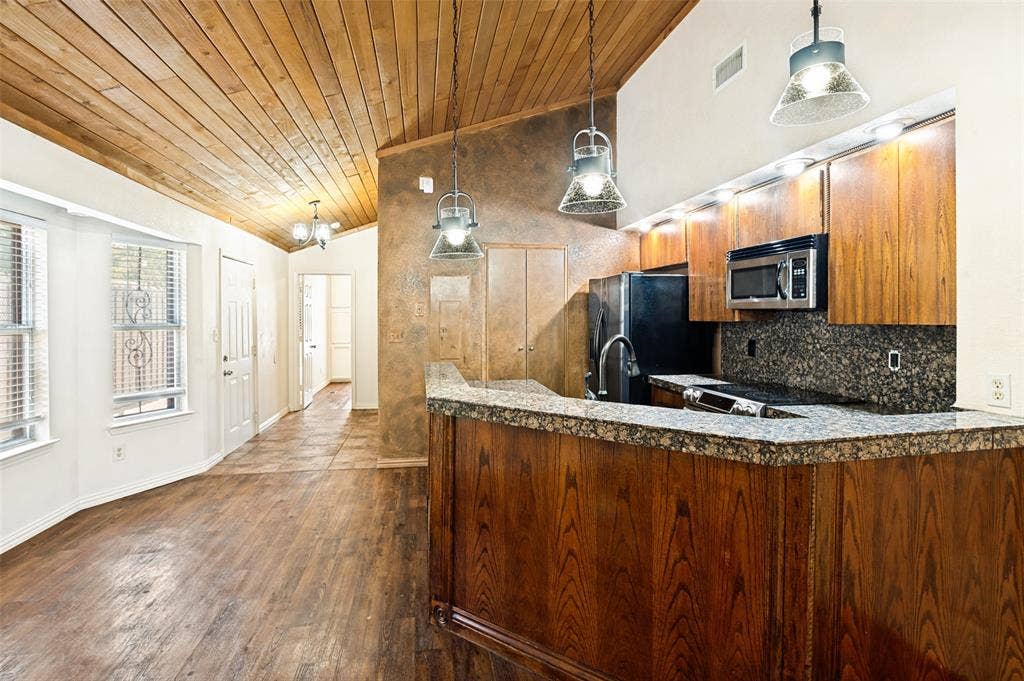 630 NW 11th Street, Grand Prairie, TX 75050 630