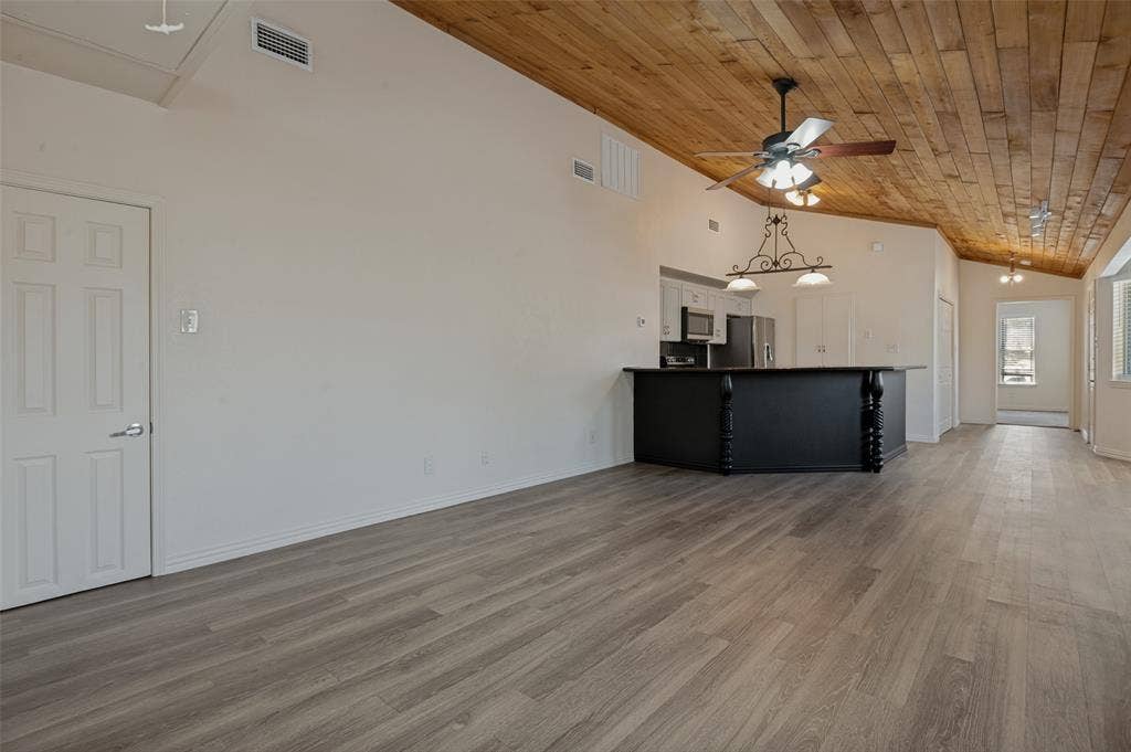 630 NW 11th Street, Grand Prairie, TX 75050 632