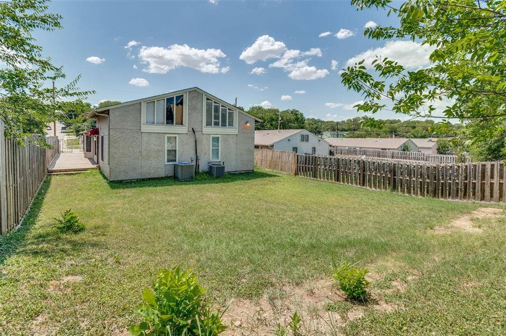630 NW 11th Street, Grand Prairie, TX 75050 630 NW 11th Street, Grand Prairie, TX 75050