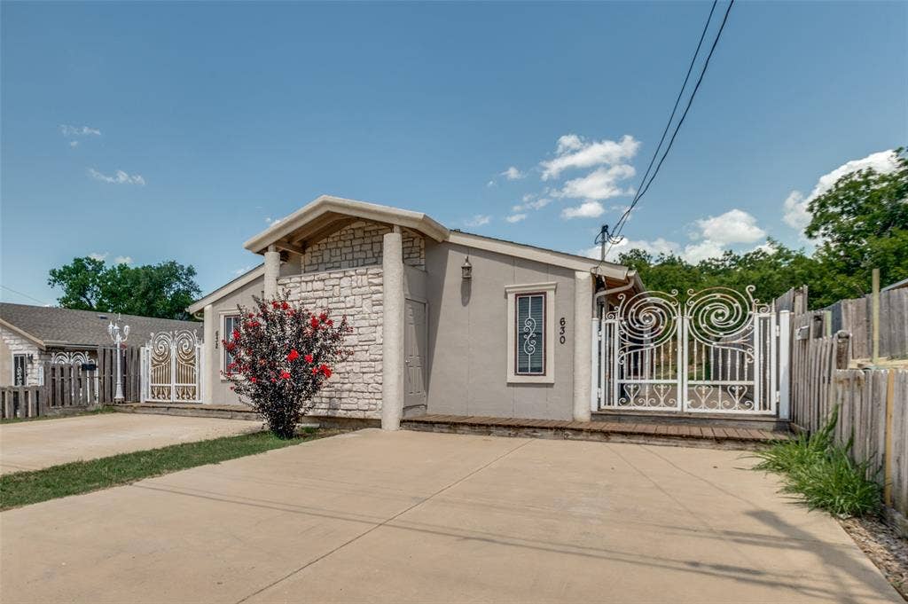 630 NW 11th Street, Grand Prairie, TX 75050 630 NW 11th Street, Grand Prairie, TX 75050