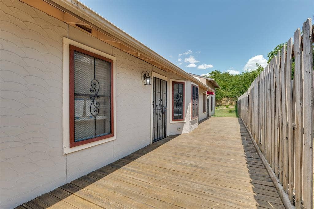 630 NW 11th Street, Grand Prairie, TX 75050 630