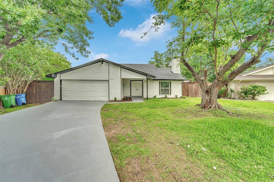 Property photo for 2114 Via Vista, Carrollton, TX