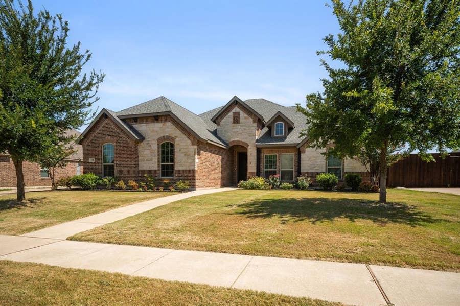 Property photo for 134 Water Garden Drive, Waxahachie, TX