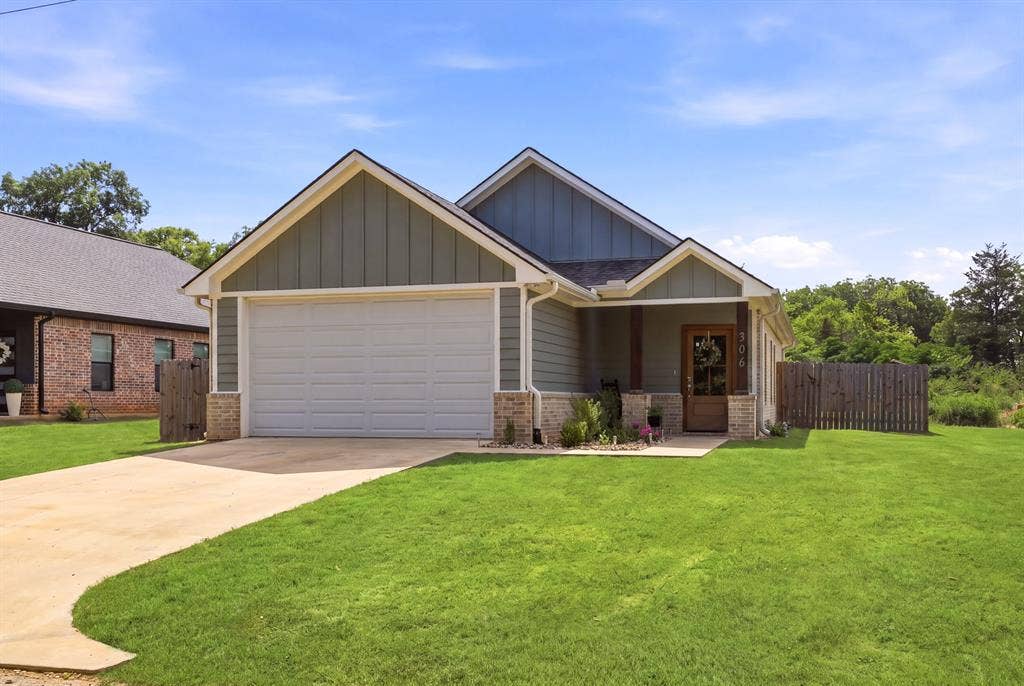 306 Bradford Street, Arp, TX 75750 306 Bradford Street, Arp, TX 75750