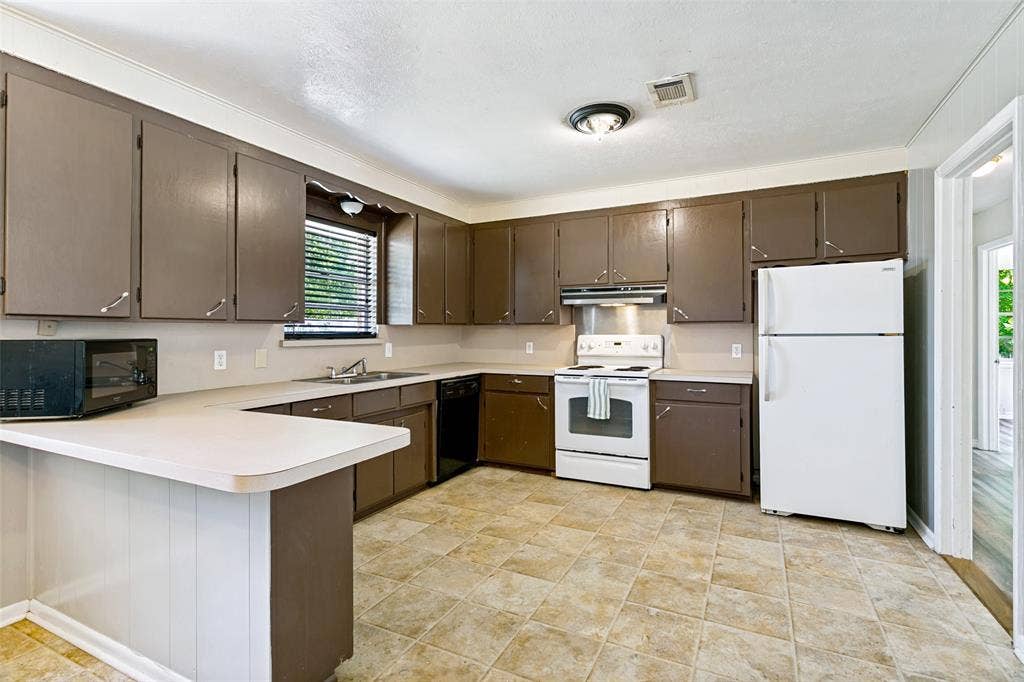 308 N Avenue C, Springtown, TX 76082 308 N Avenue C, Springtown, TX 76082