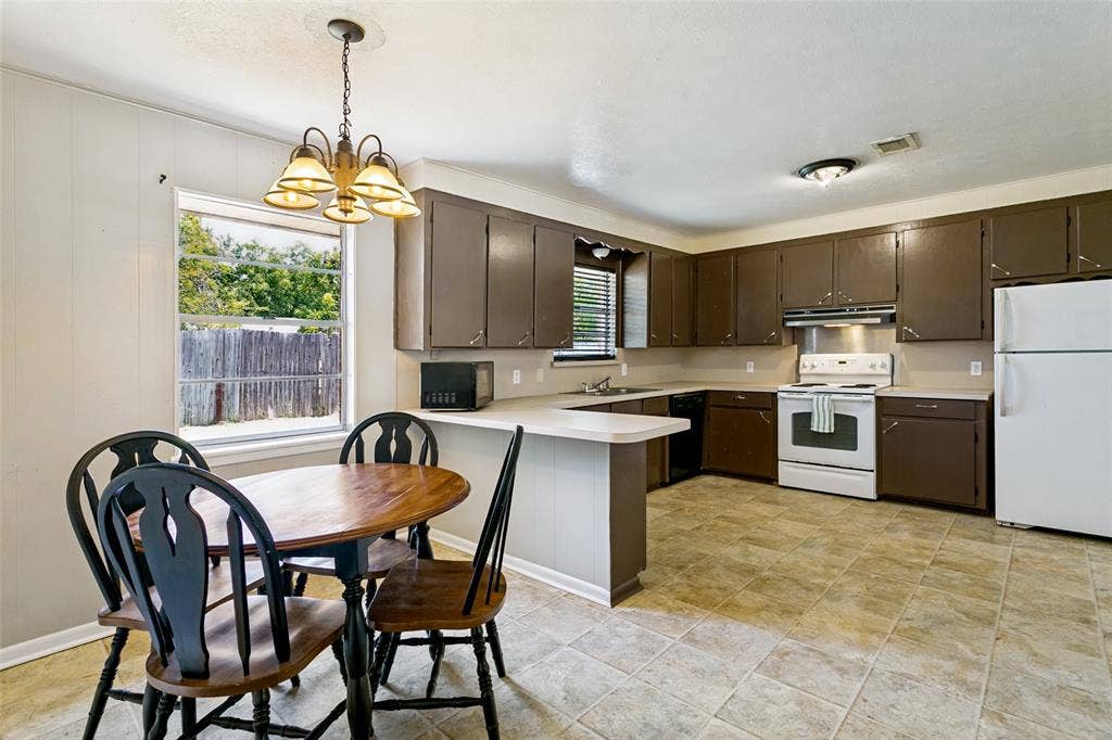 308 N Avenue C, Springtown, TX 76082 308 N Avenue C, Springtown, TX 76082