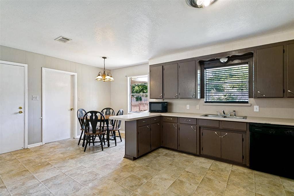 308 N Avenue C, Springtown, TX 76082 308 N Avenue C, Springtown, TX 76082