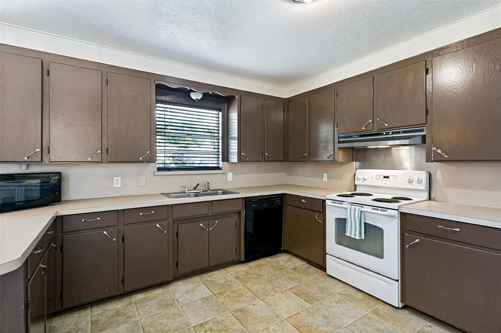308 N Avenue C, Springtown, TX 76082 308 N Avenue C, Springtown, TX 76082