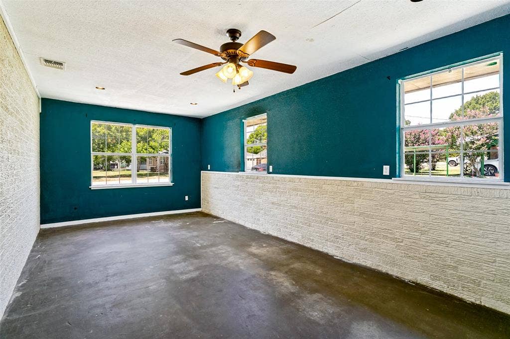 308 N Avenue C, Springtown, TX 76082 308 N Avenue C, Springtown, TX 76082