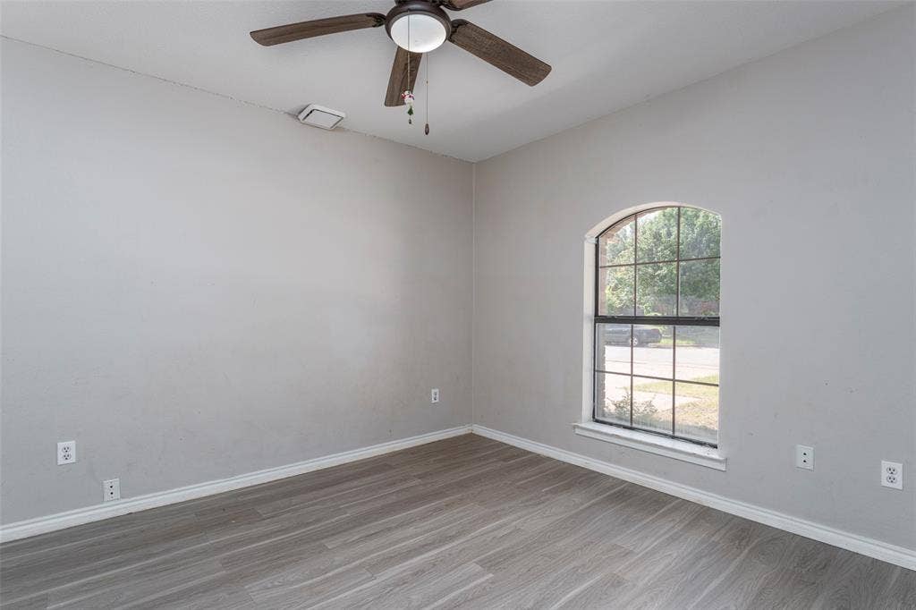 911 Gwinnett Circle, Arlington, TX 76017 Secondary bedroom #1
