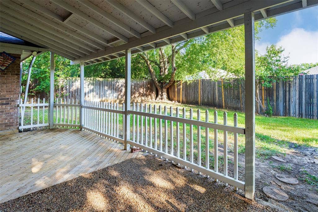 911 Gwinnett Circle, Arlington, TX 76017 Backyard porch with lots of space to entertain