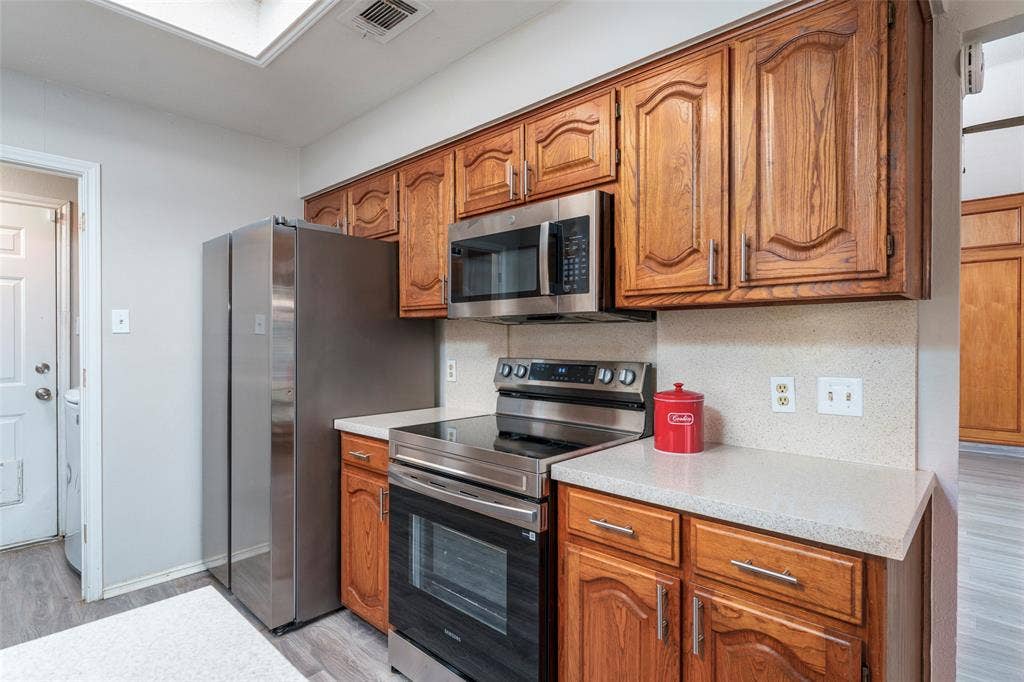 911 Gwinnett Circle, Arlington, TX 76017 911 Gwinnett Circle, Arlington, TX 76017