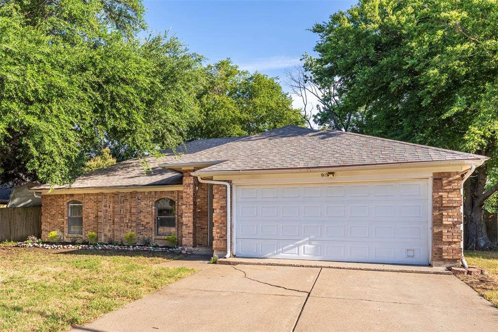 911 Gwinnett Circle, Arlington, TX 76017 911 Gwinnett Circle