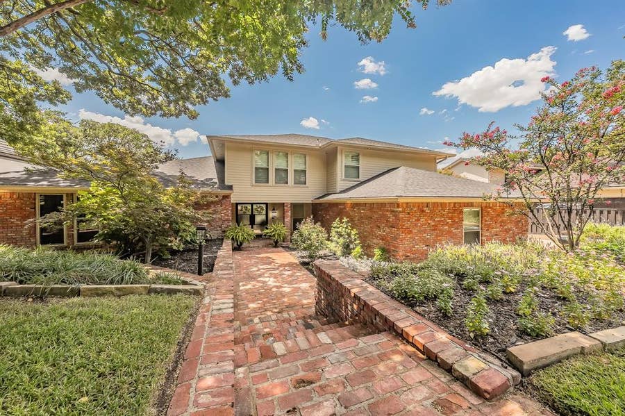 Property photo for 1406 Riverview Drive, Arlington, TX