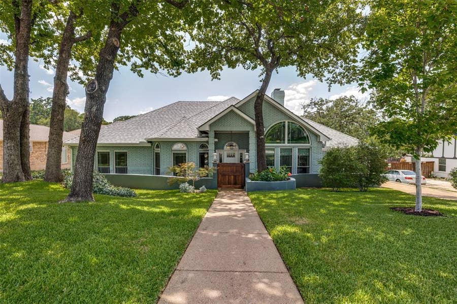 Property photo for 2708 Monarch Drive, Arlington, TX