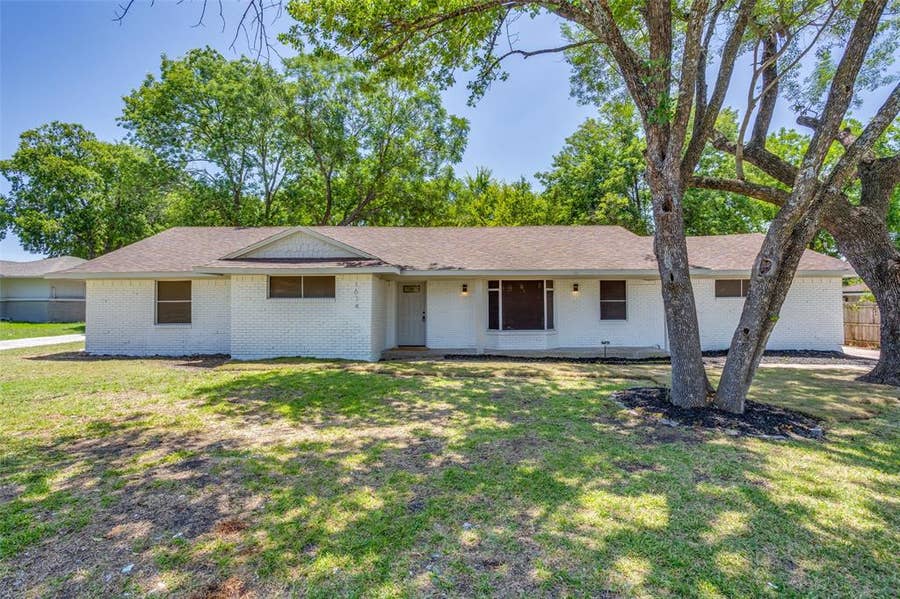 Property photo for 1614 Dakota Drive, Garland, TX