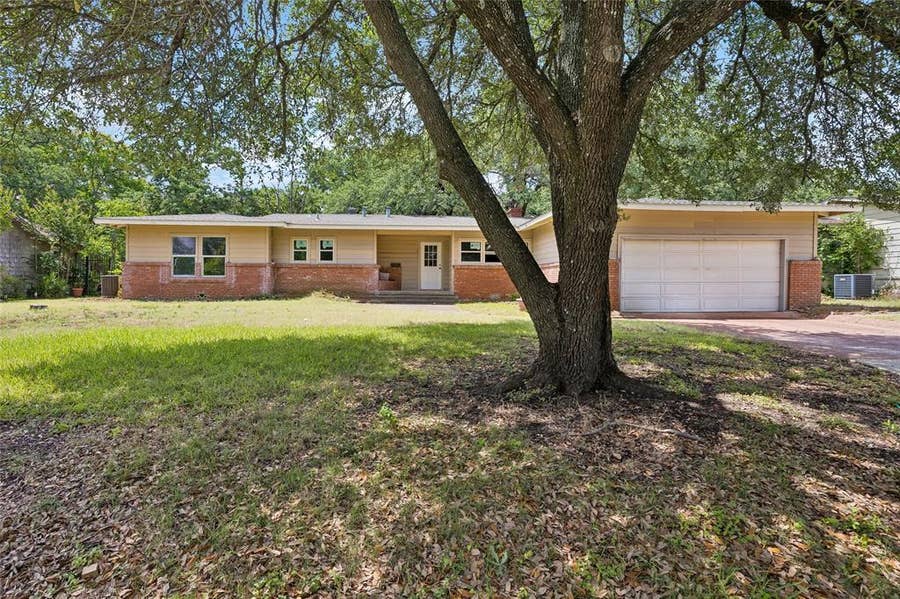 Property photo for 5104 Malinda Lane S, Fort Worth, TX